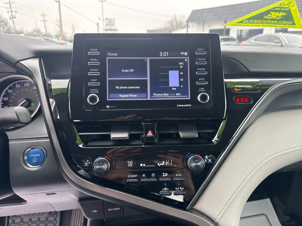 Toyota Camry Hybrid LE 2021