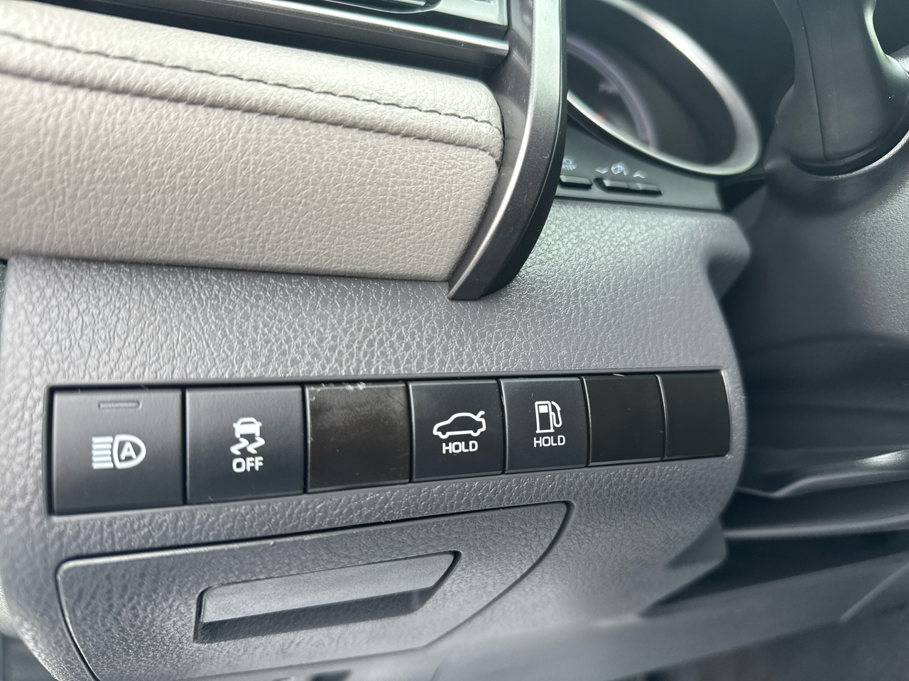 Toyota Camry Hybrid LE 2021