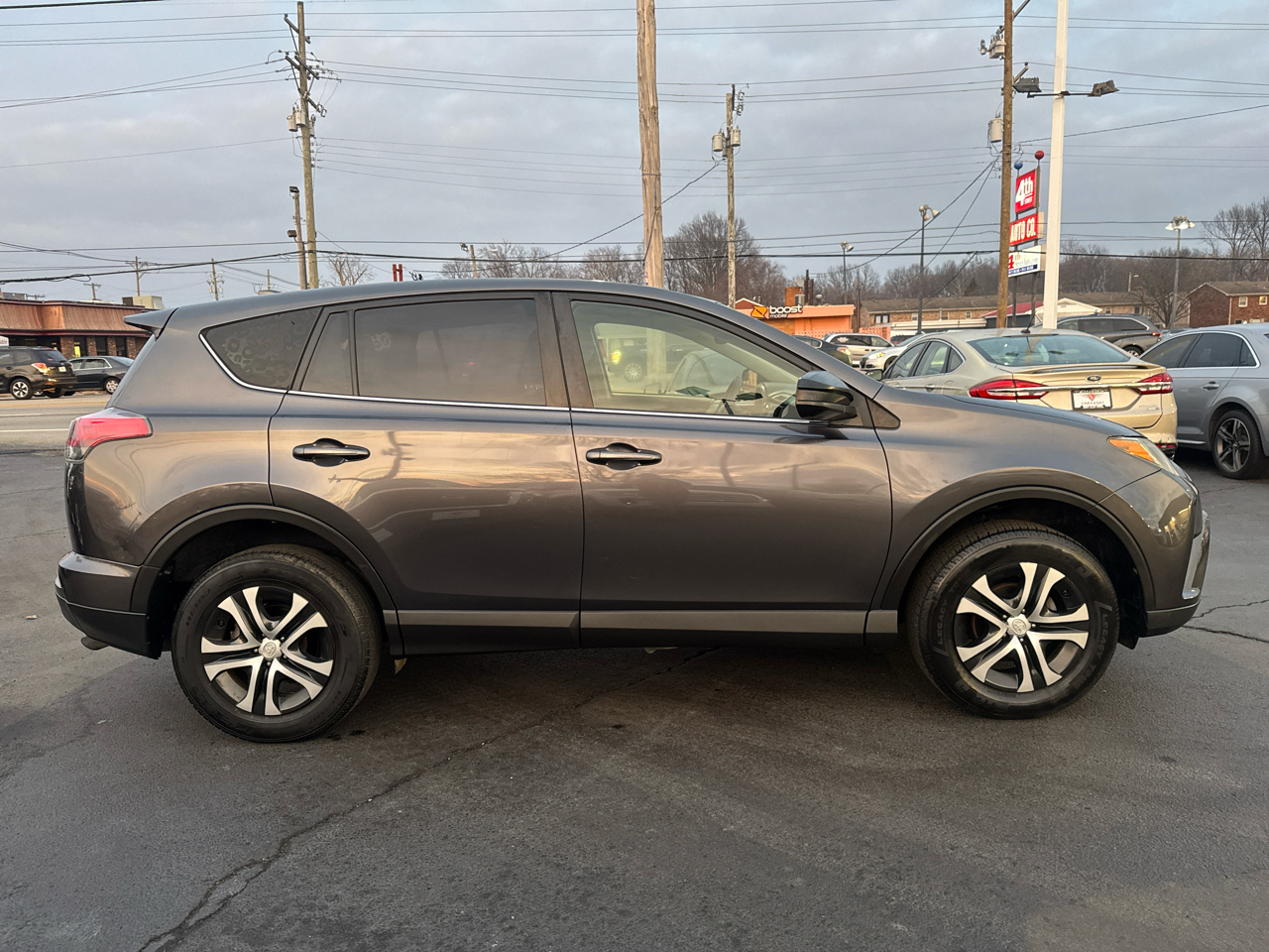 Toyota RAV4 LE AWD 2018