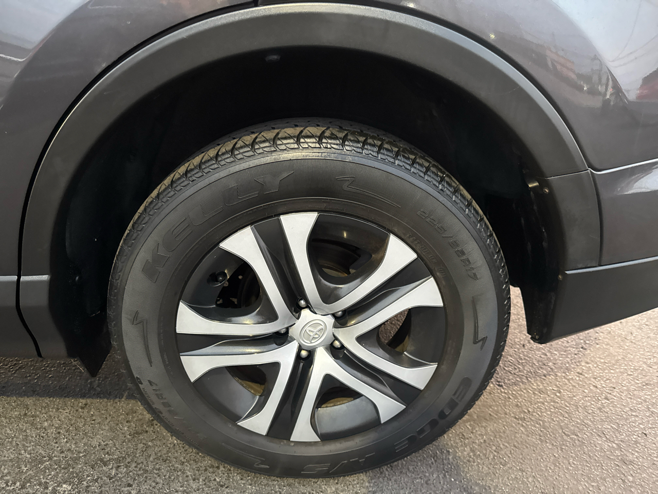 Toyota RAV4 LE AWD 2018