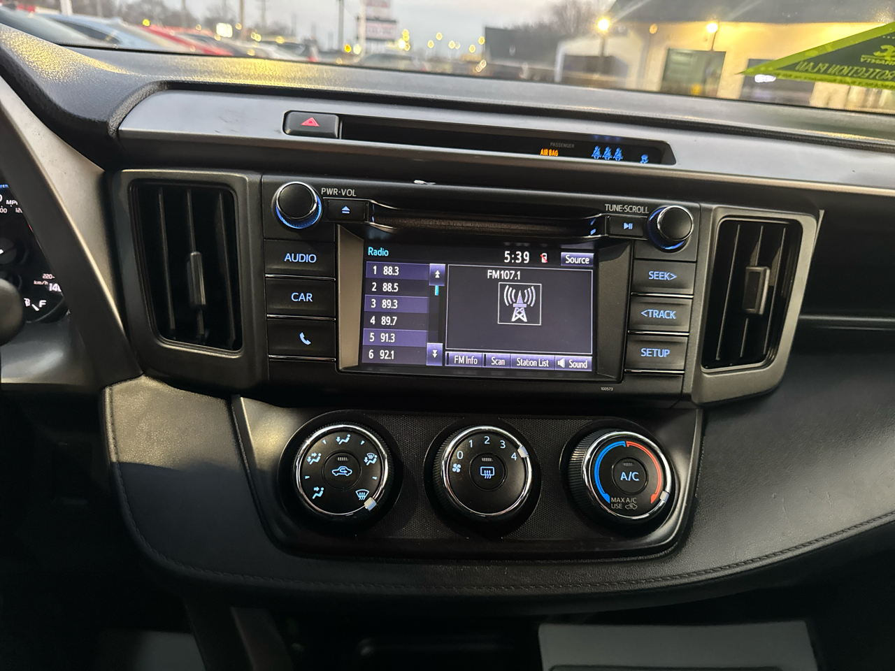 Toyota RAV4 LE AWD 2018