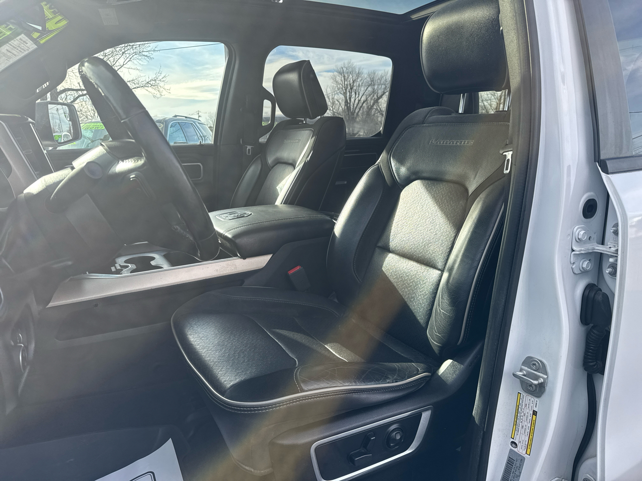RAM 1500 Laramie Crew Cab SWB 4WD 2019