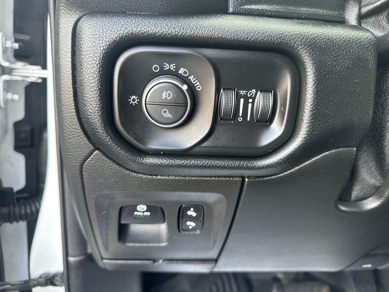 RAM 1500 Laramie Crew Cab SWB 4WD 2019