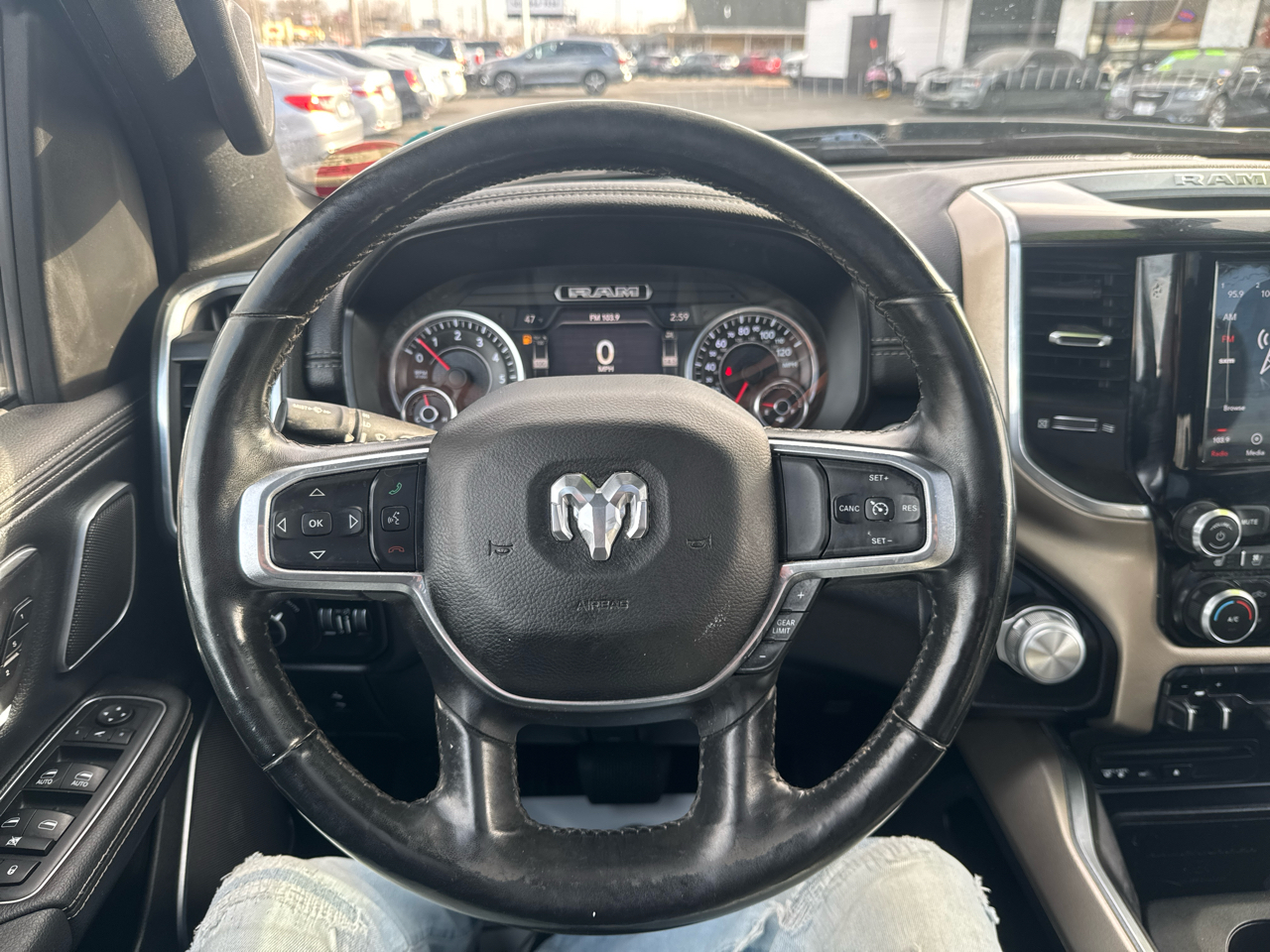 RAM 1500 Laramie Crew Cab SWB 4WD 2019