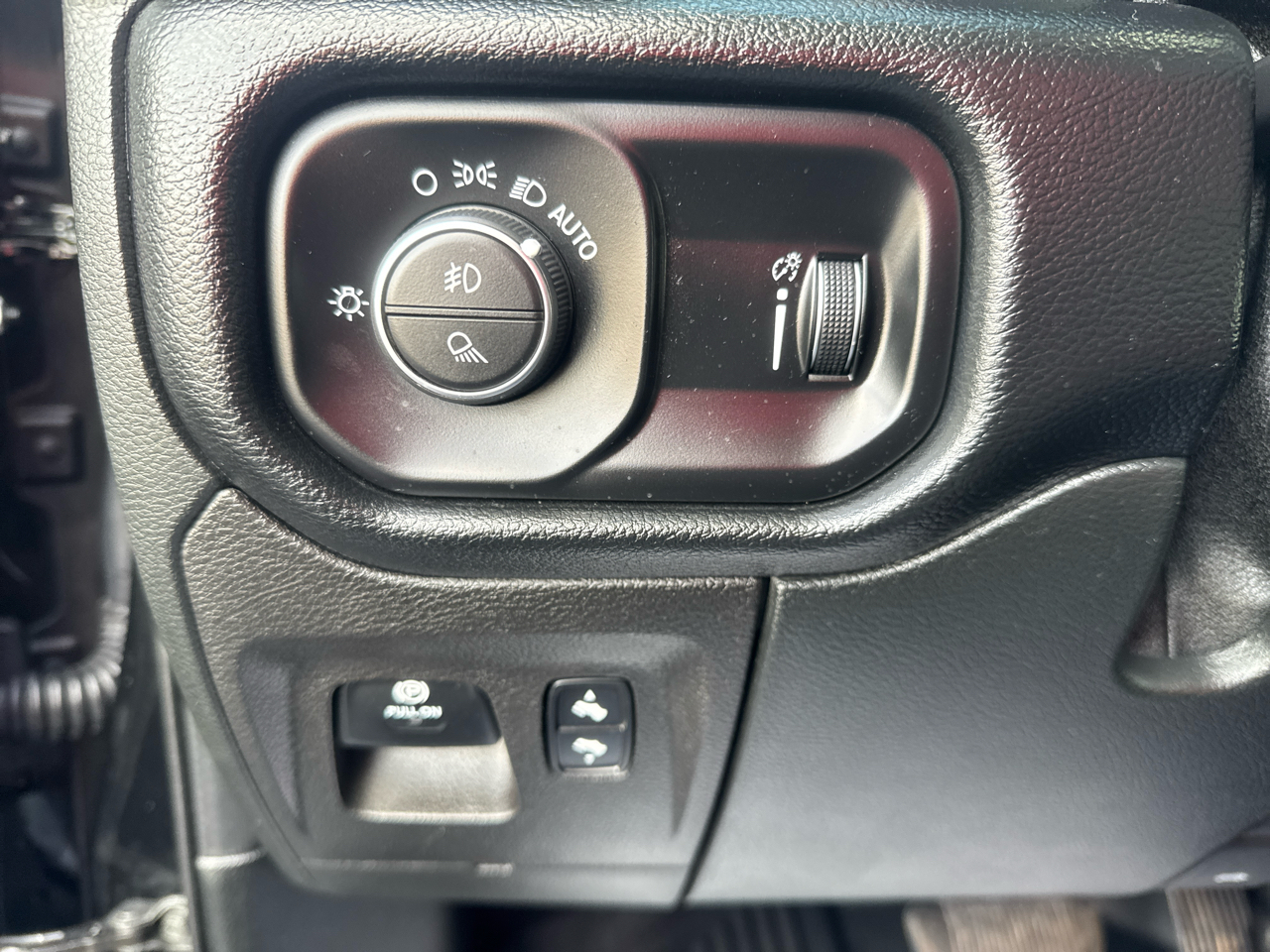 RAM 1500 Big Horn Crew Cab SWB 4WD 2020