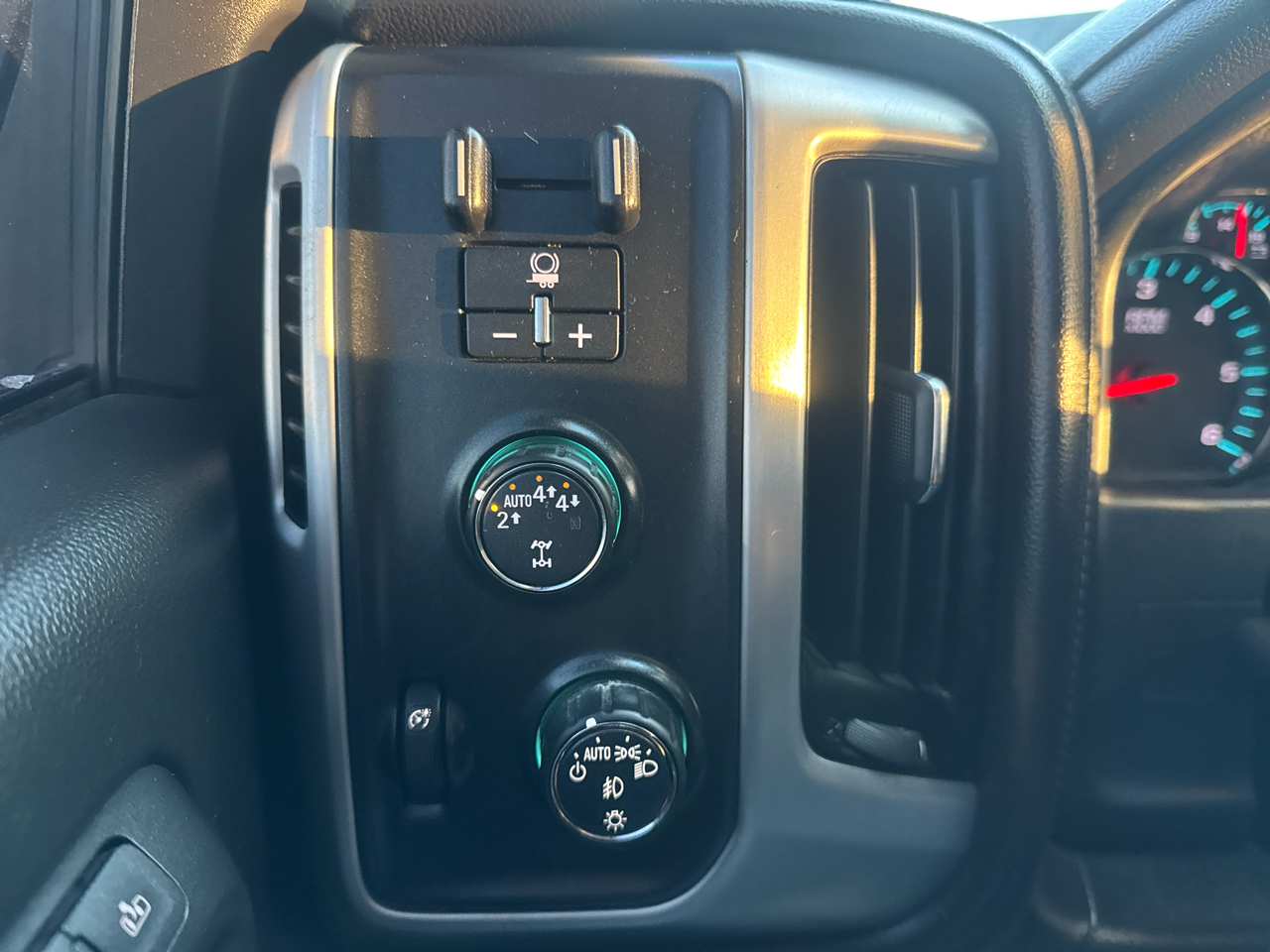 GMC Sierra 1500 4WD Crew Cab 143.5" SLT 2018