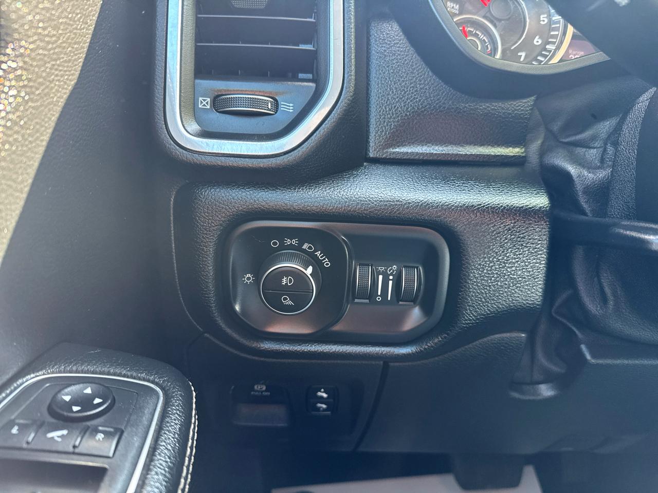 RAM 1500 Laramie Crew Cab SWB 4WD 2019