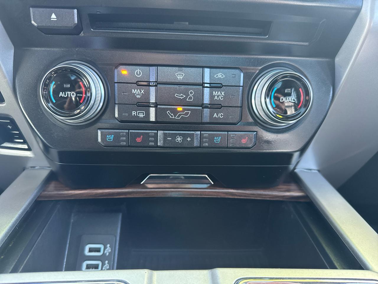 Ford F-150 4WD SuperCab 163" Lariat 2017