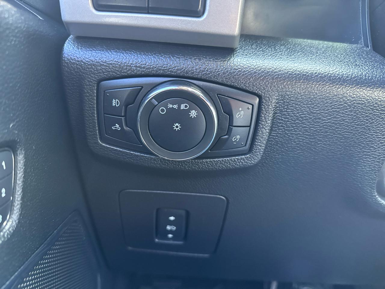 Ford F-150 4WD SuperCab 163" Lariat 2017