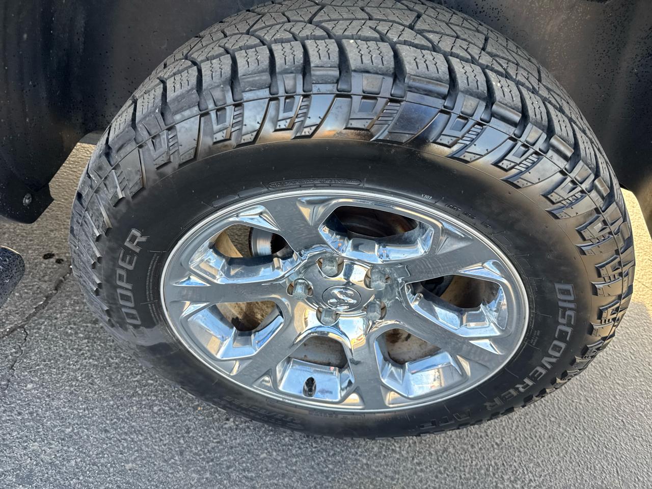 RAM 1500 Laramie Crew Cab SWB 4WD 2016