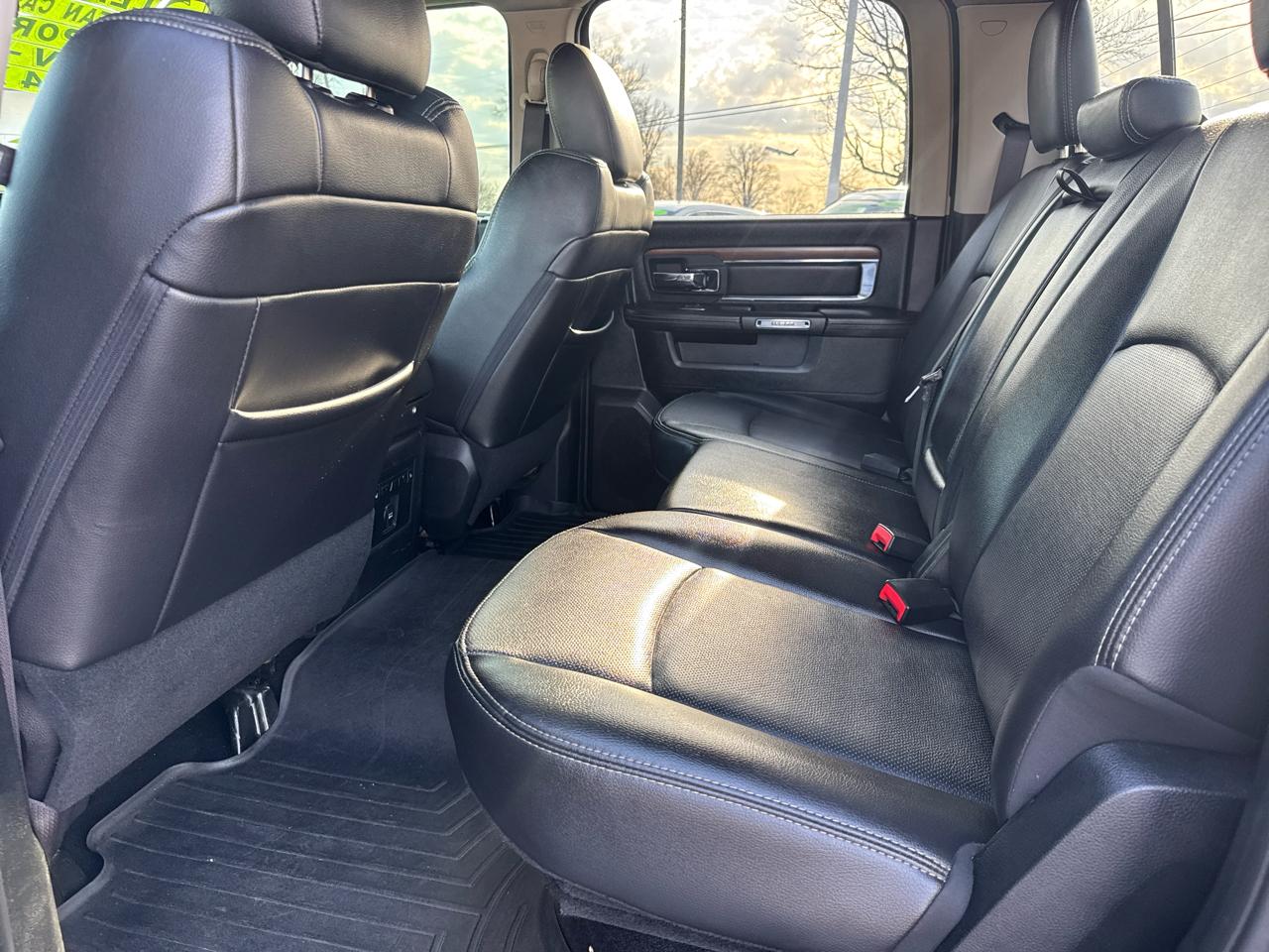 RAM 1500 Laramie Crew Cab SWB 4WD 2016