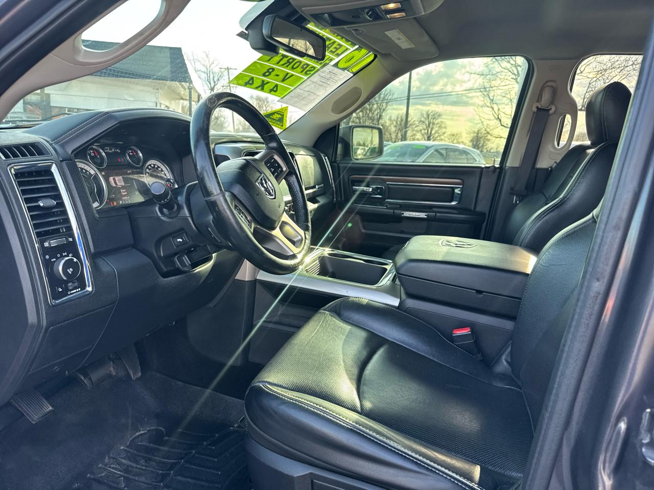 RAM 1500 Laramie Crew Cab SWB 4WD 2016