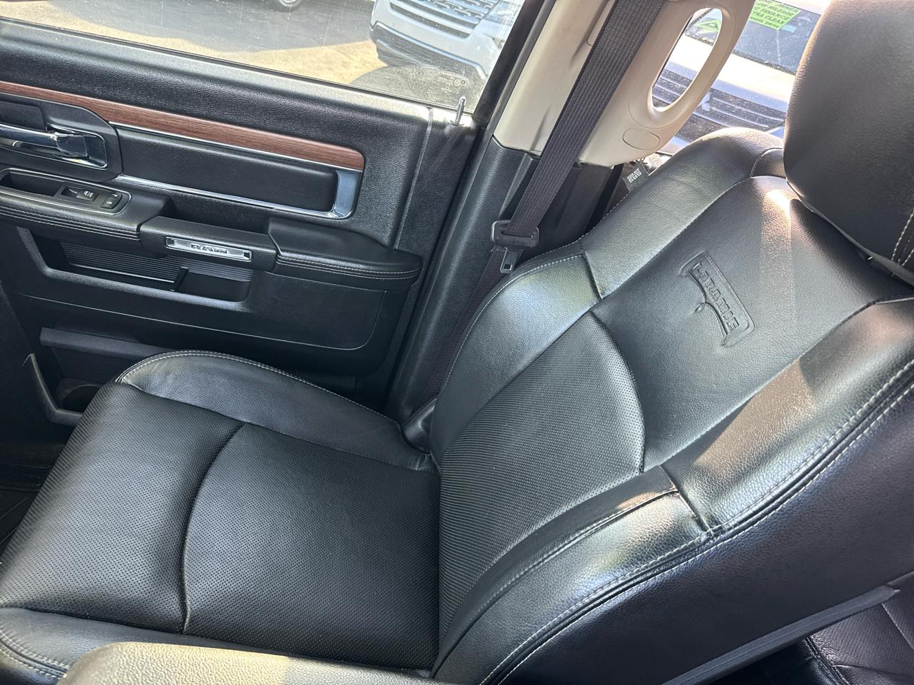 RAM 1500 Laramie Crew Cab SWB 4WD 2016