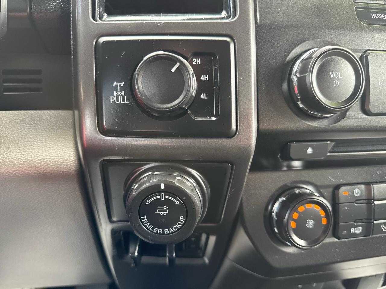 Ford F-150 4WD Reg Cab 126" XLT 2017