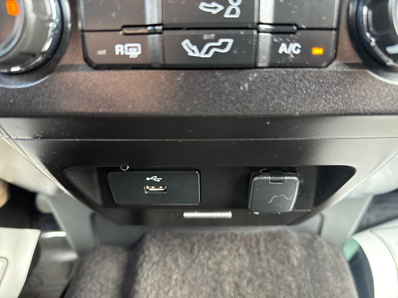 Ford F-150 4WD Reg Cab 126" XLT 2017