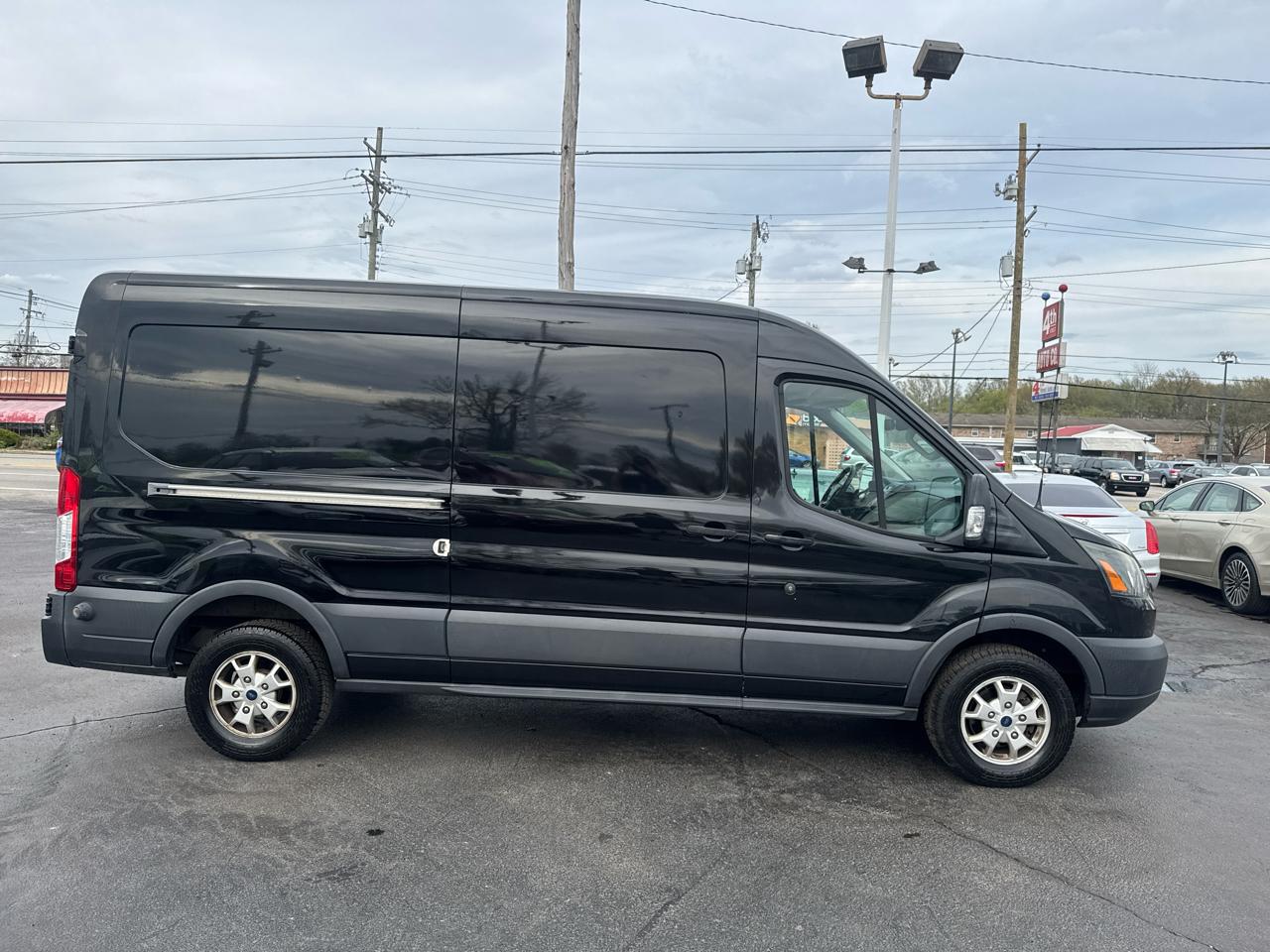 Ford Transit 250 Van Med. Roof w/Sliding Pass. 148-in. WB 2015