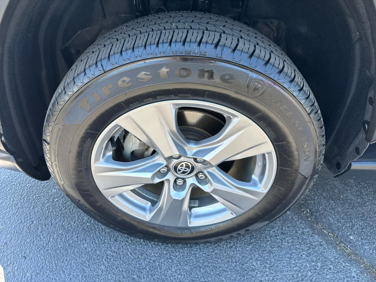 Toyota RAV4 Hybrid XLE 2022