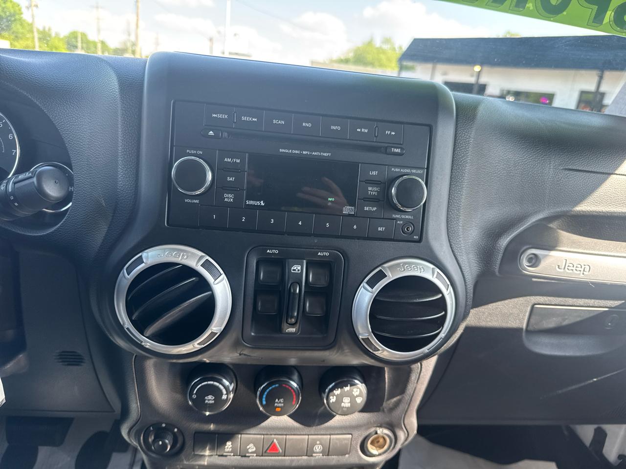 Jeep Wrangler Unlimited Sahara 4WD 2014