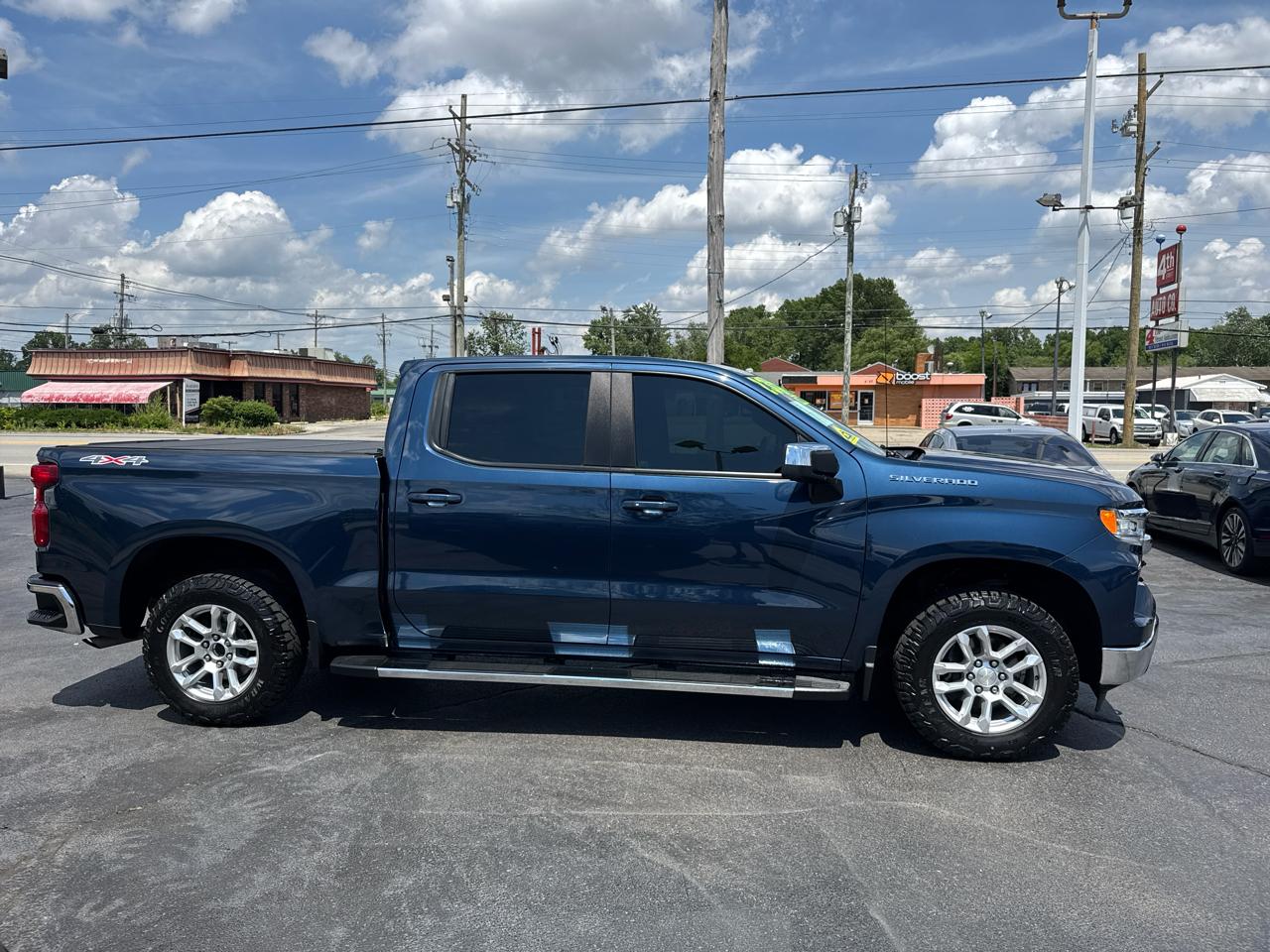 Chevrolet Silverado 1500 1LT Crew Cab 4WD 2023