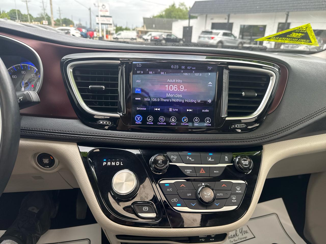 Chrysler Pacifica Limited 2017