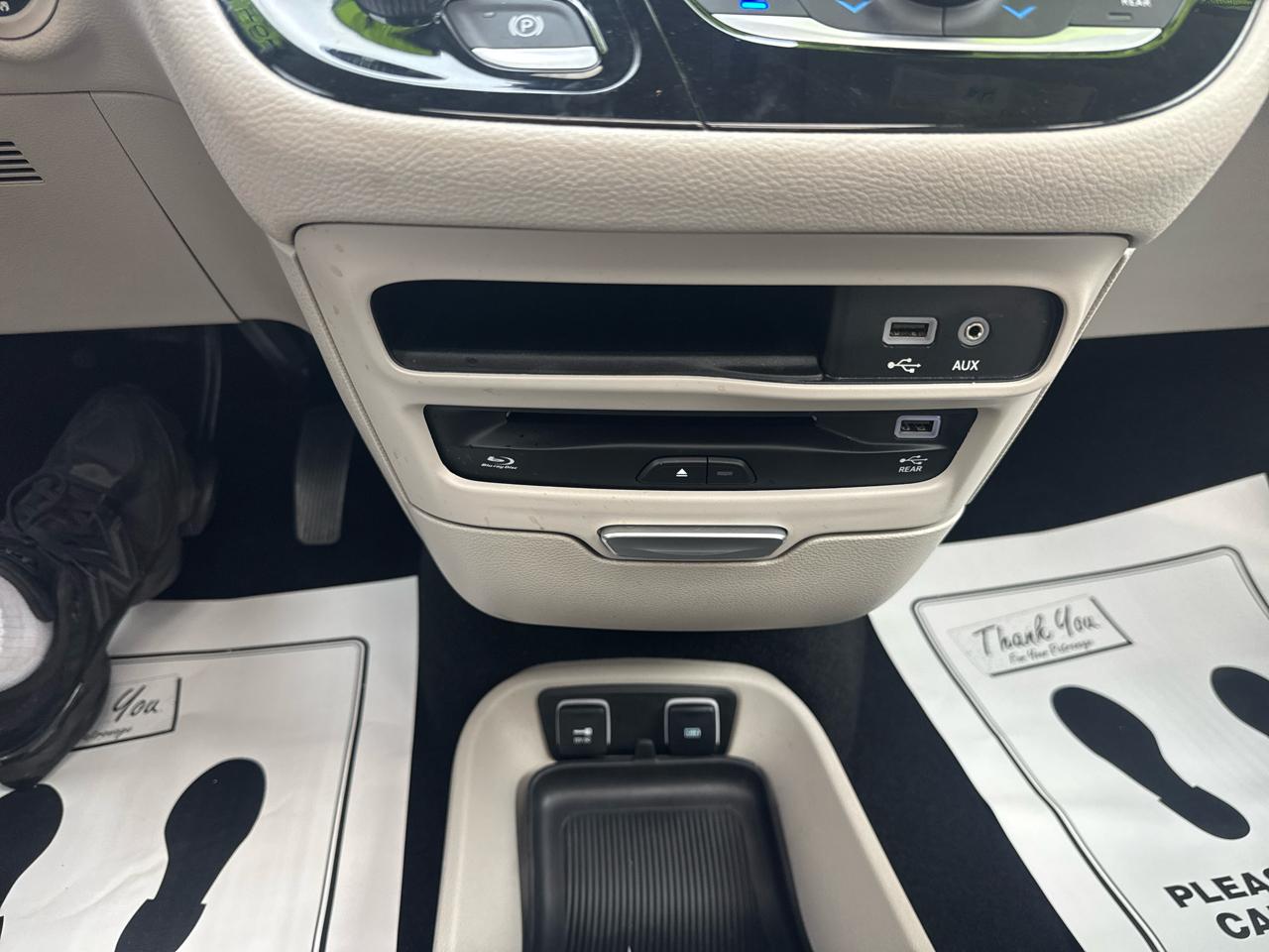 Chrysler Pacifica Limited 2017