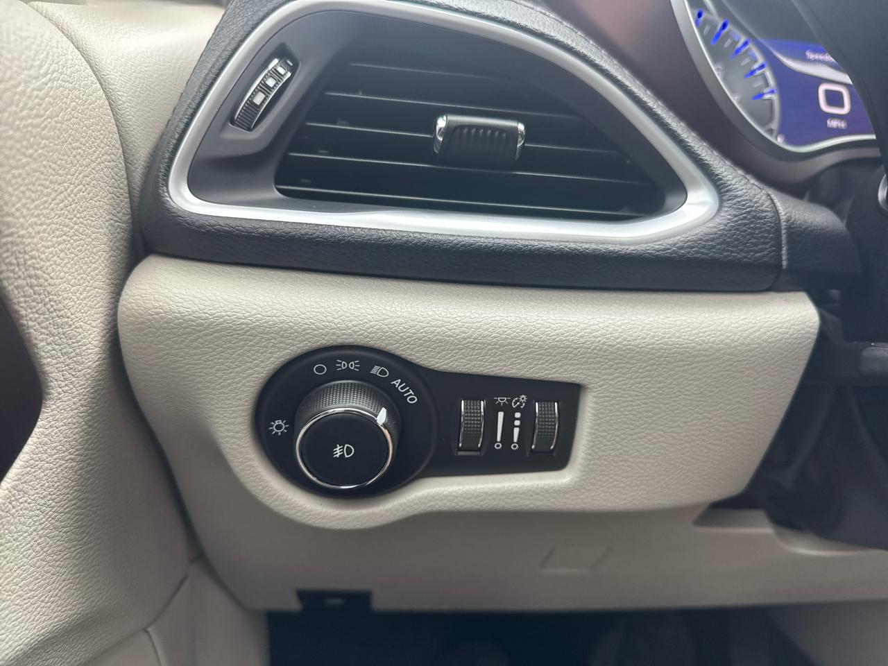 Chrysler Pacifica Limited 2017