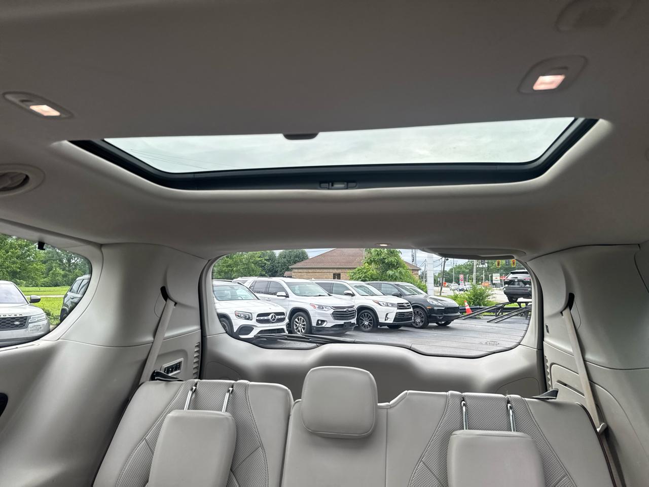 Chrysler Pacifica Limited 2017