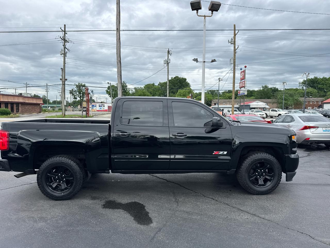 Chevrolet Silverado 1500 4WD Crew Cab 143.5" LT w/2LT 2017