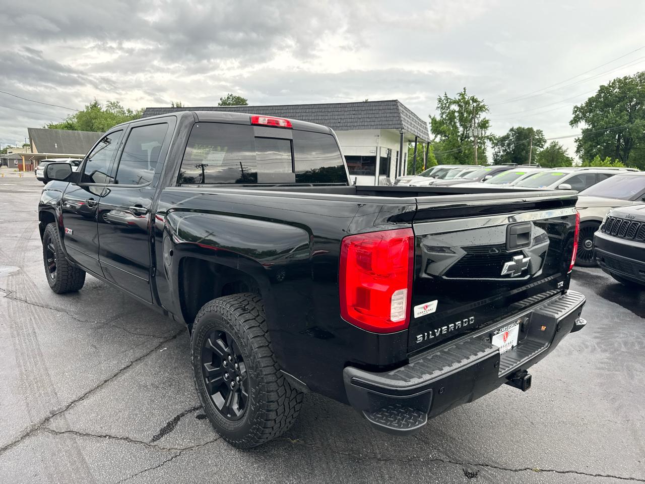 Chevrolet Silverado 1500 4WD Crew Cab 143.5" LT w/2LT 2017