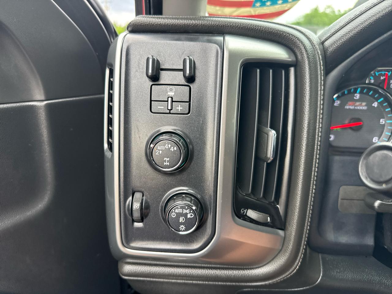 Chevrolet Silverado 1500 4WD Crew Cab 143.5" LT w/2LT 2017