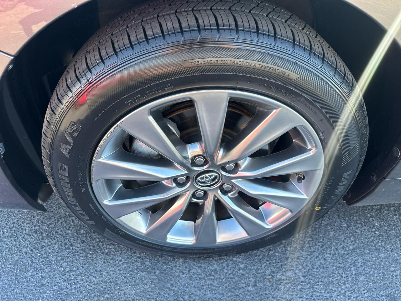 Toyota Camry Hybrid XLE 2017