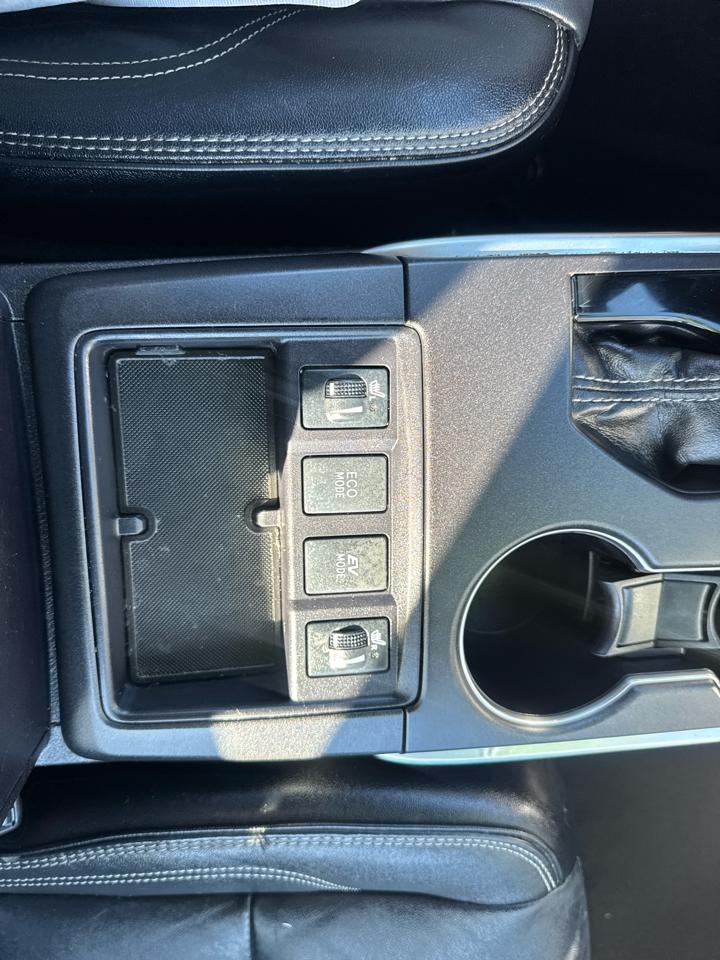 Toyota Camry Hybrid XLE 2017