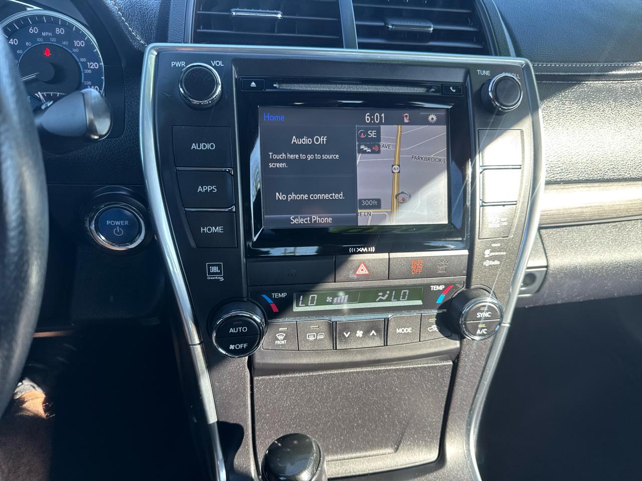 Toyota Camry Hybrid XLE 2017