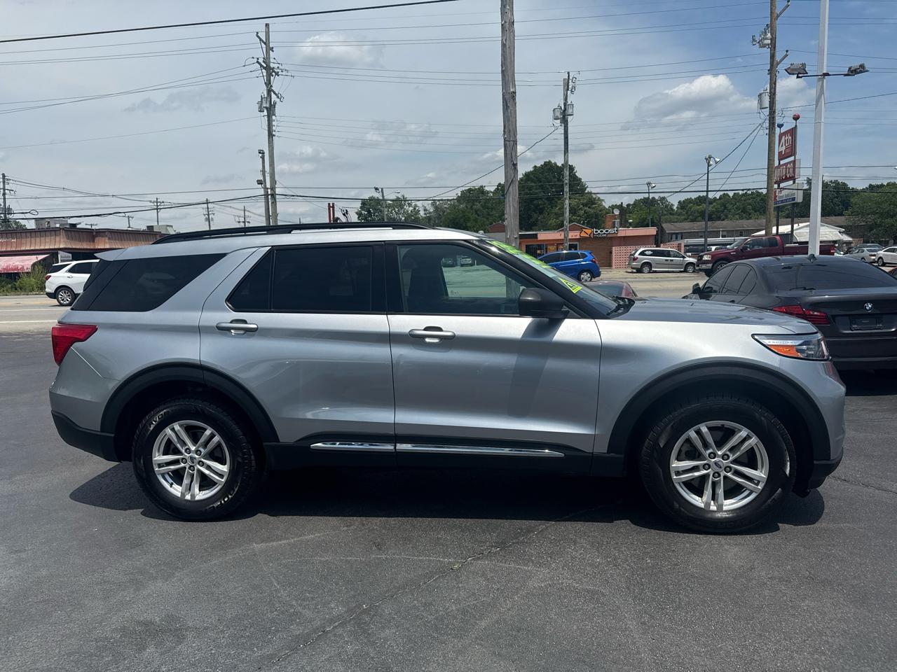 Ford Explorer 4dr 114" WB 4.0L XLT 4WD 2023