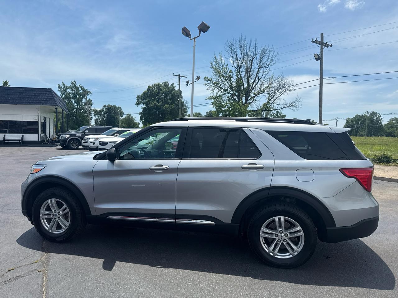 Ford Explorer 4dr 114" WB 4.0L XLT 4WD 2023