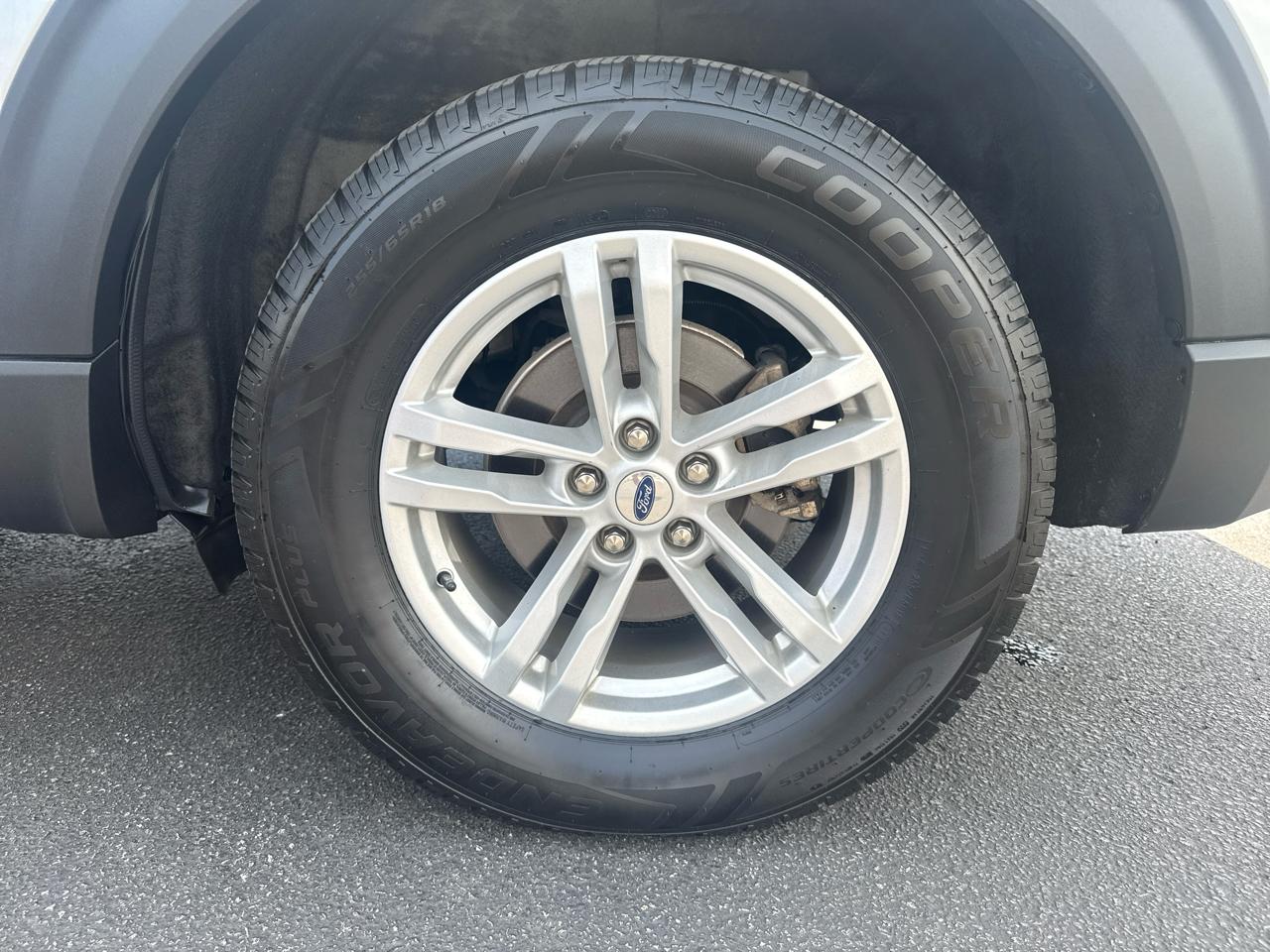 Ford Explorer 4dr 114" WB 4.0L XLT 4WD 2023