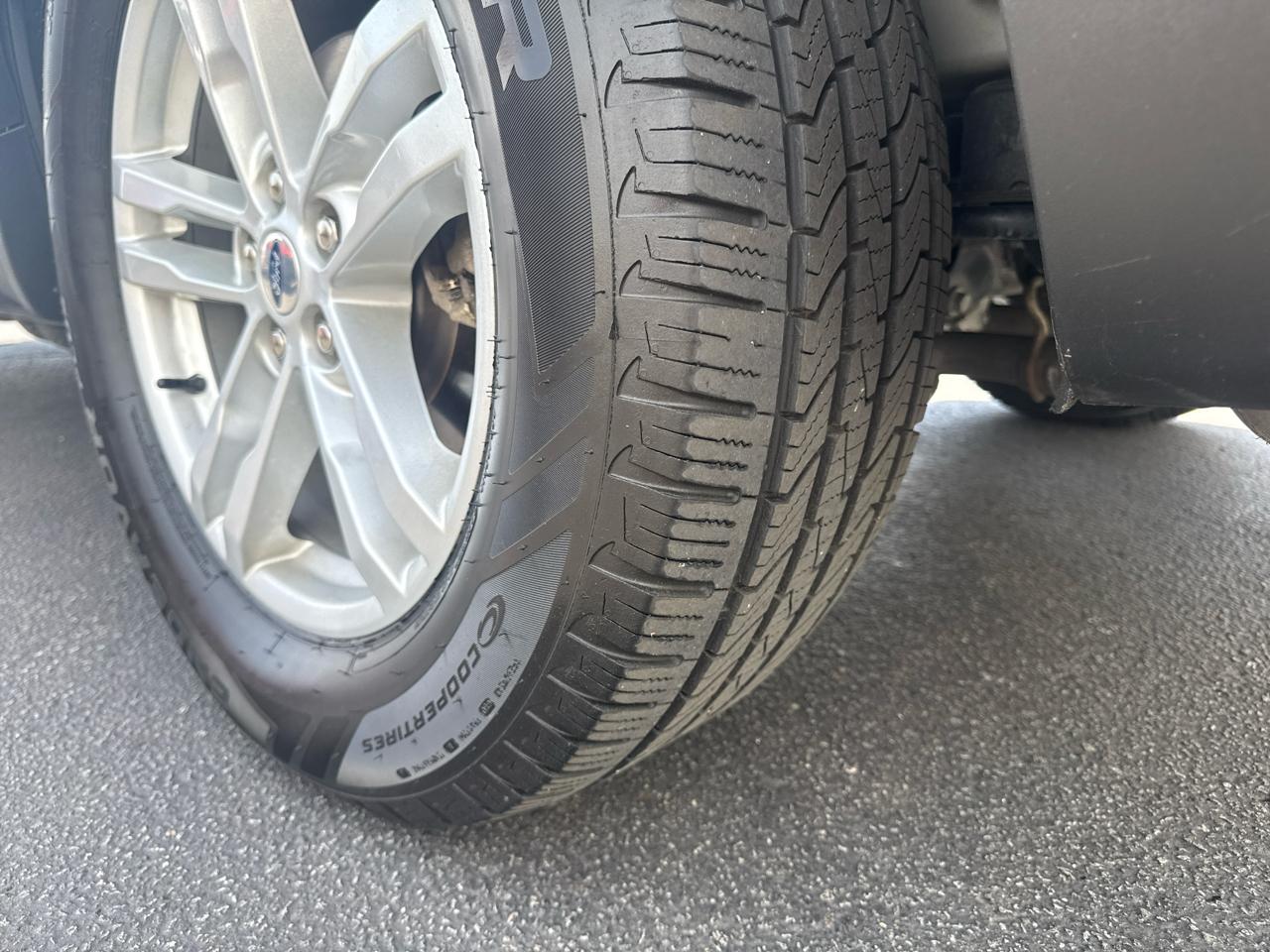 Ford Explorer 4dr 114" WB 4.0L XLT 4WD 2023