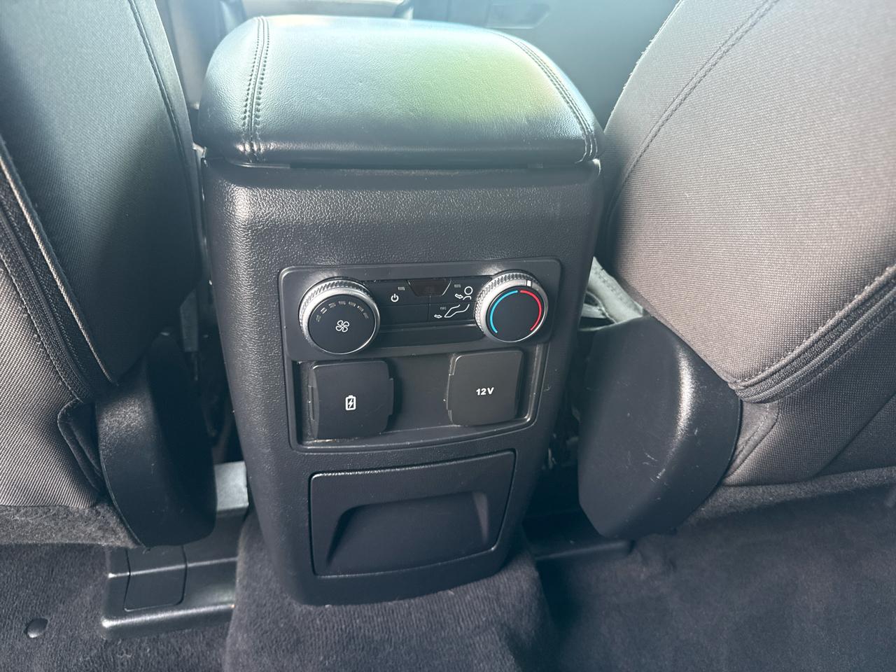 Ford Explorer 4dr 114" WB 4.0L XLT 4WD 2023