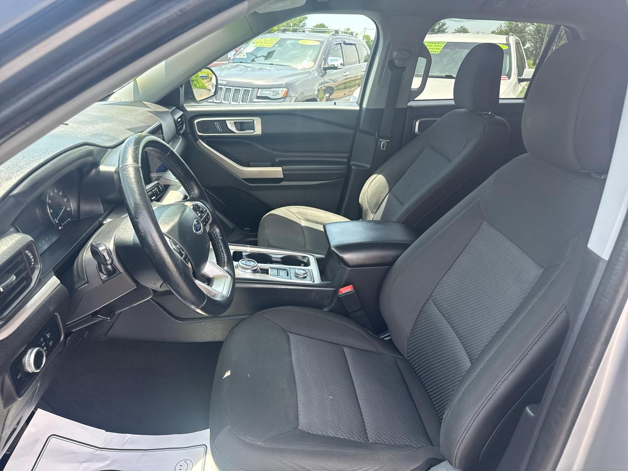 Ford Explorer 4dr 114" WB 4.0L XLT 4WD 2023