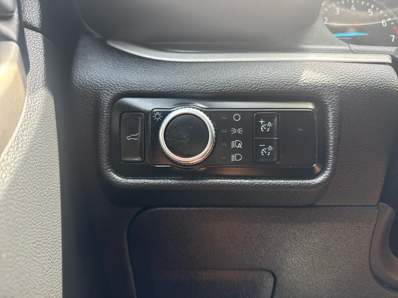 Ford Explorer 4dr 114" WB 4.0L XLT 4WD 2023