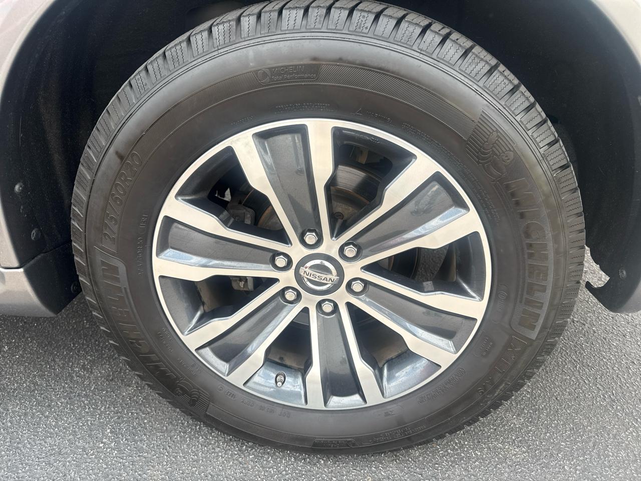 Nissan Armada Platinum AWD 2017