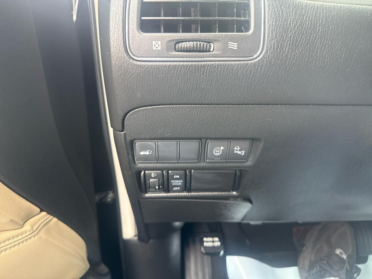 Nissan Armada Platinum AWD 2017