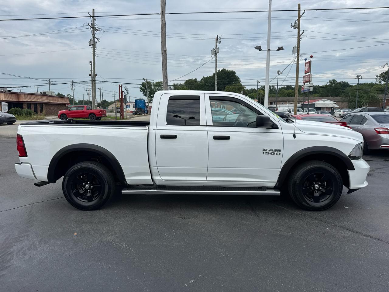 RAM 1500 4WD Quad Cab 140.5" Tradesman 2018