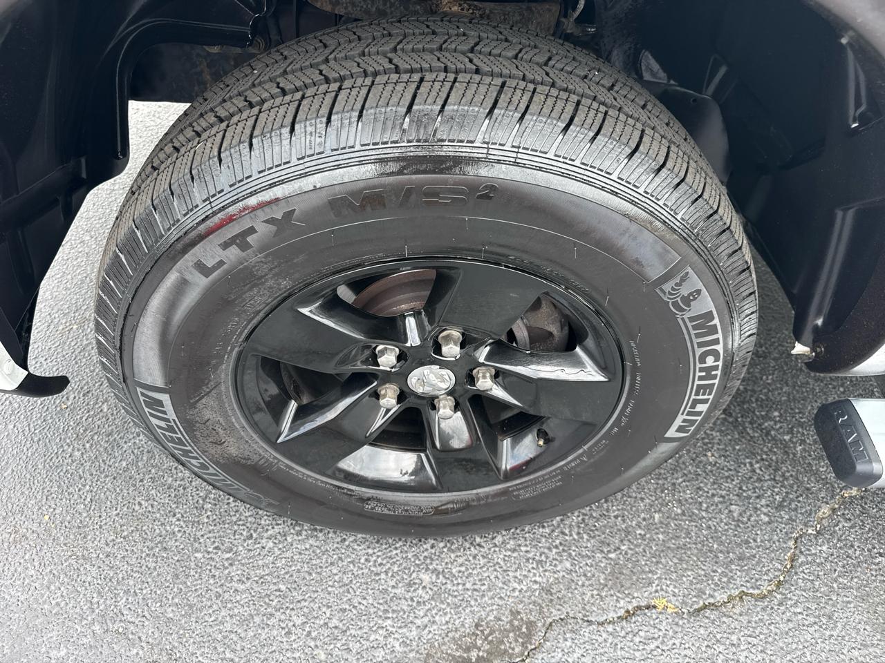 RAM 1500 4WD Quad Cab 140.5" Tradesman 2018