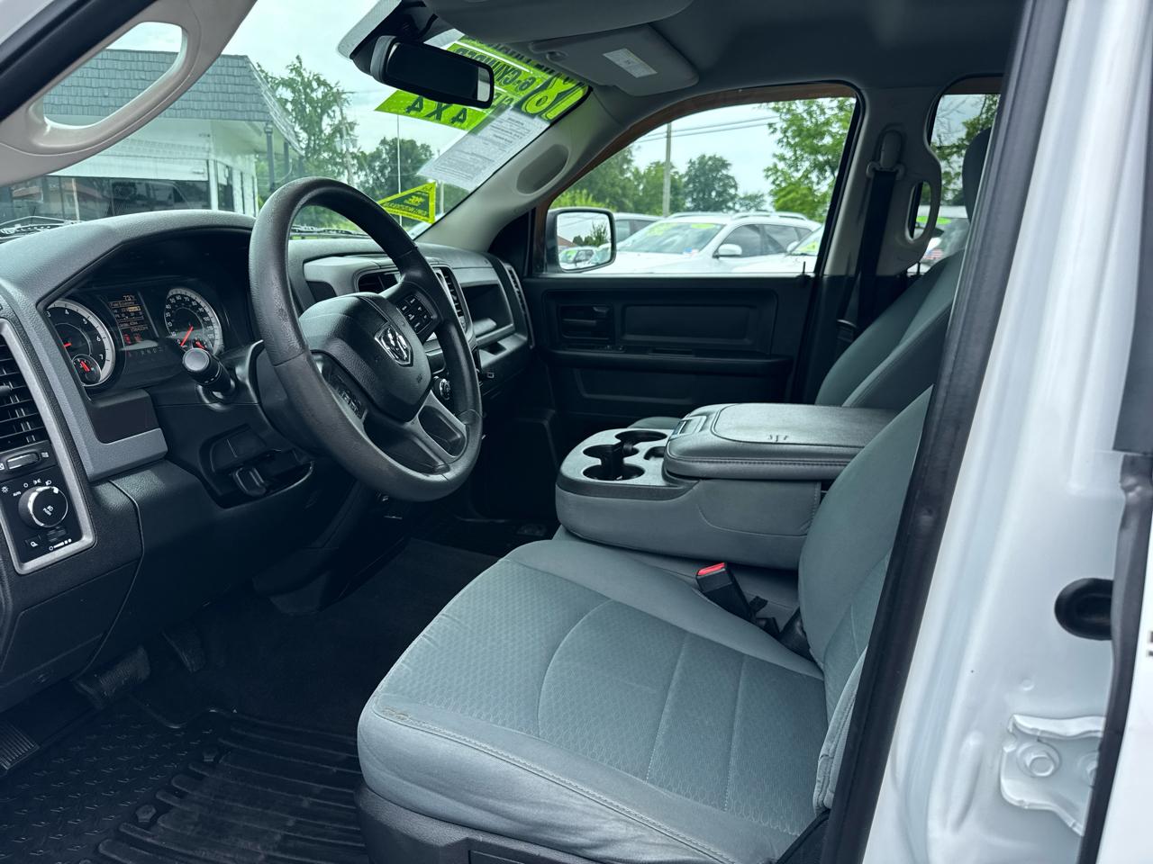 RAM 1500 4WD Quad Cab 140.5" Tradesman 2018