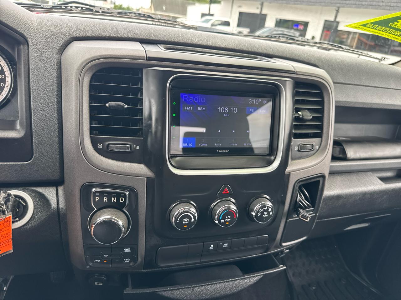 RAM 1500 4WD Quad Cab 140.5" Tradesman 2018