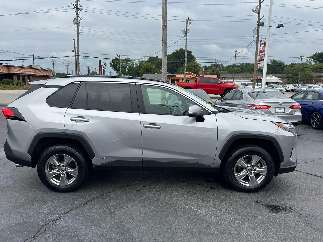 Toyota RAV4 Hybrid XLE 2023