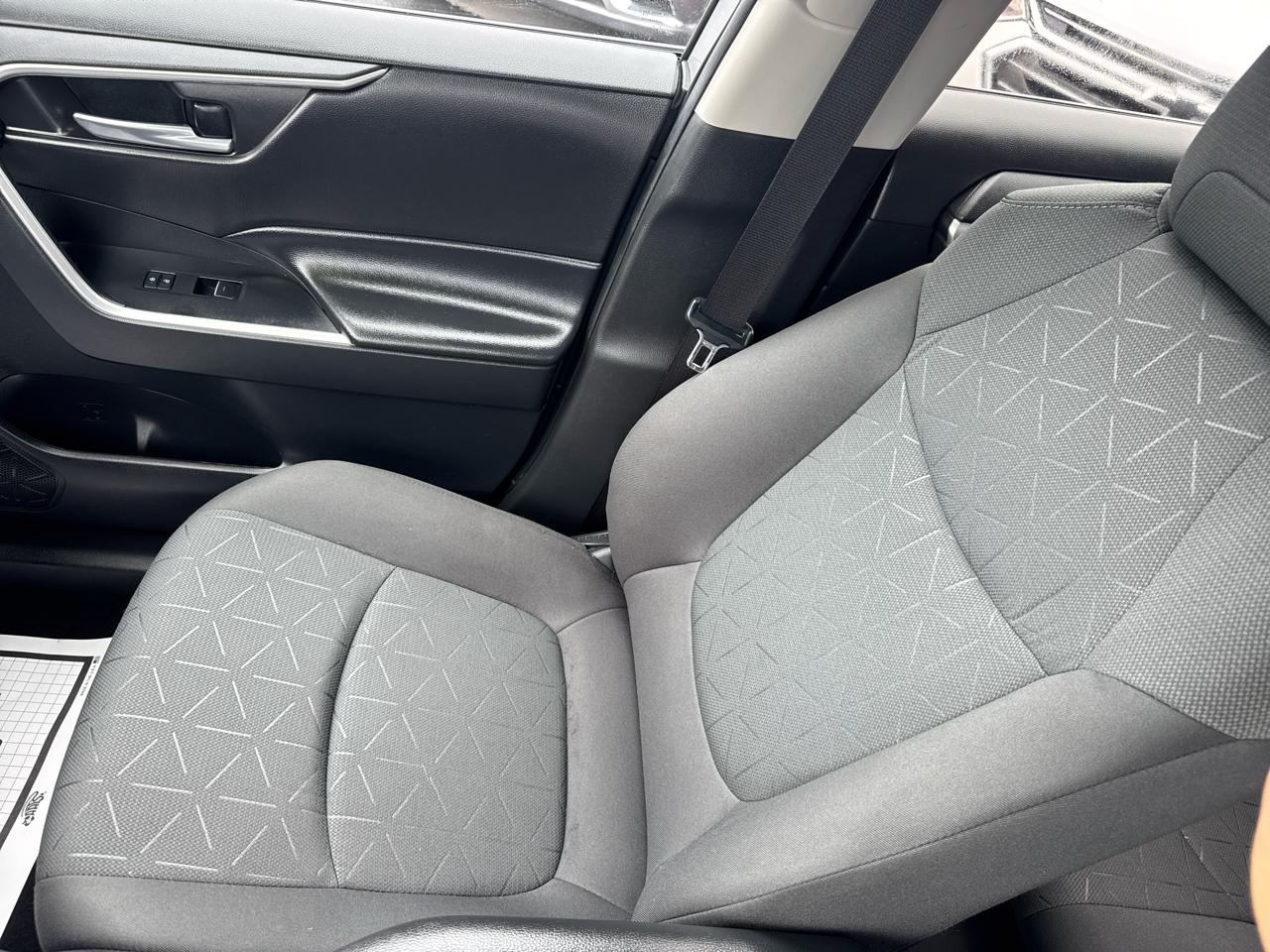 Toyota RAV4 Hybrid XLE 2023
