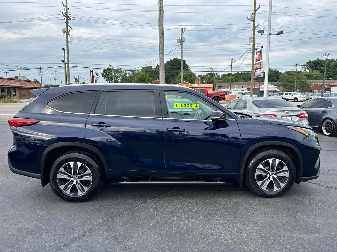 Toyota Highlander XLE AWD V6 2021