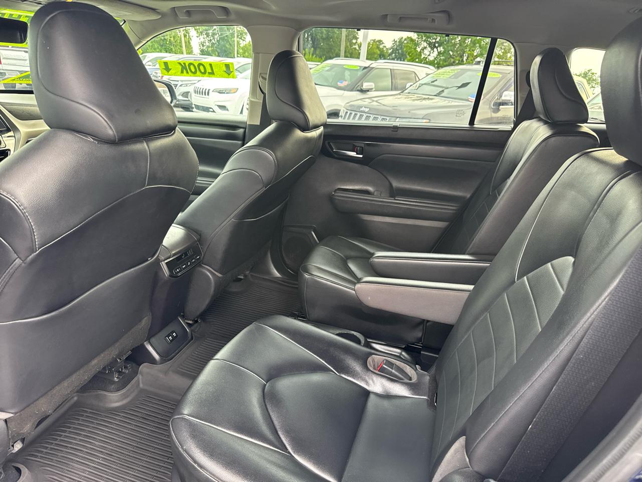 Toyota Highlander XLE AWD V6 2021